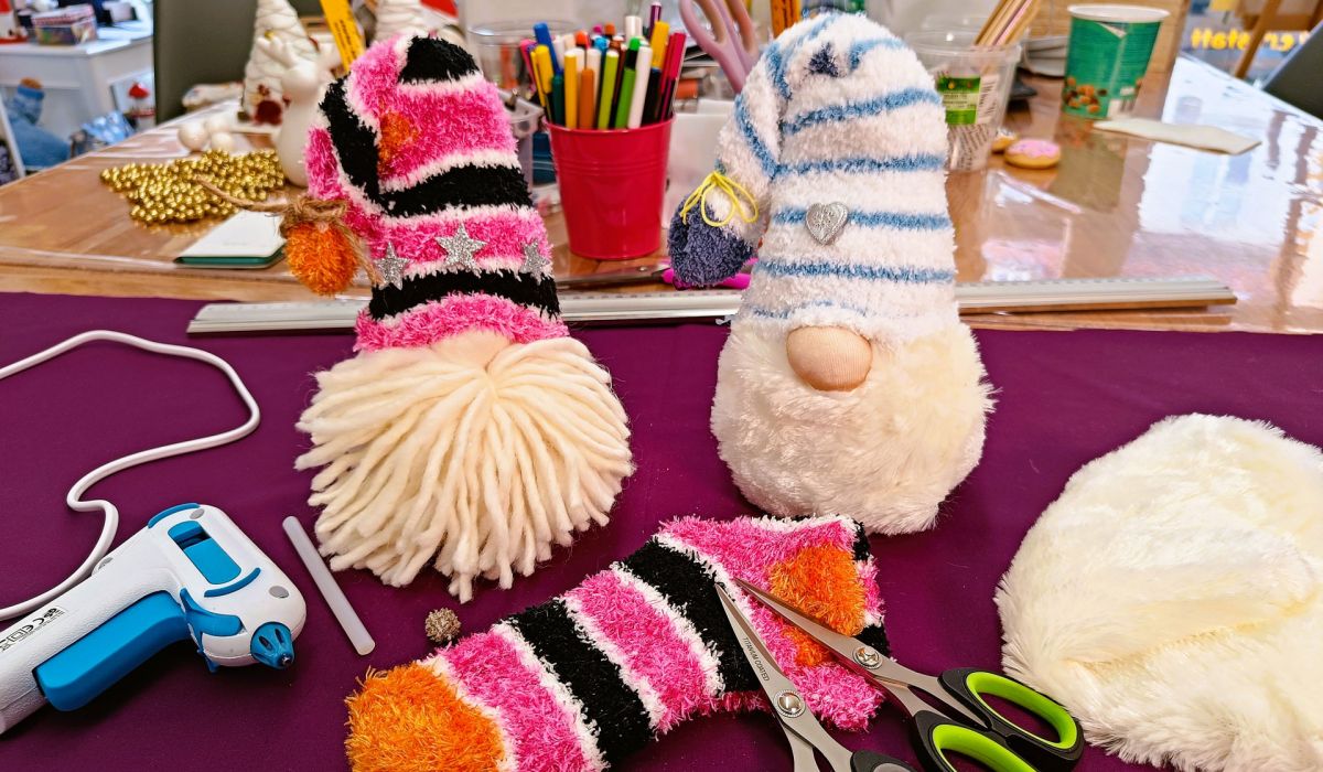 403 – Gestalten von drolligen Sockenwichteln