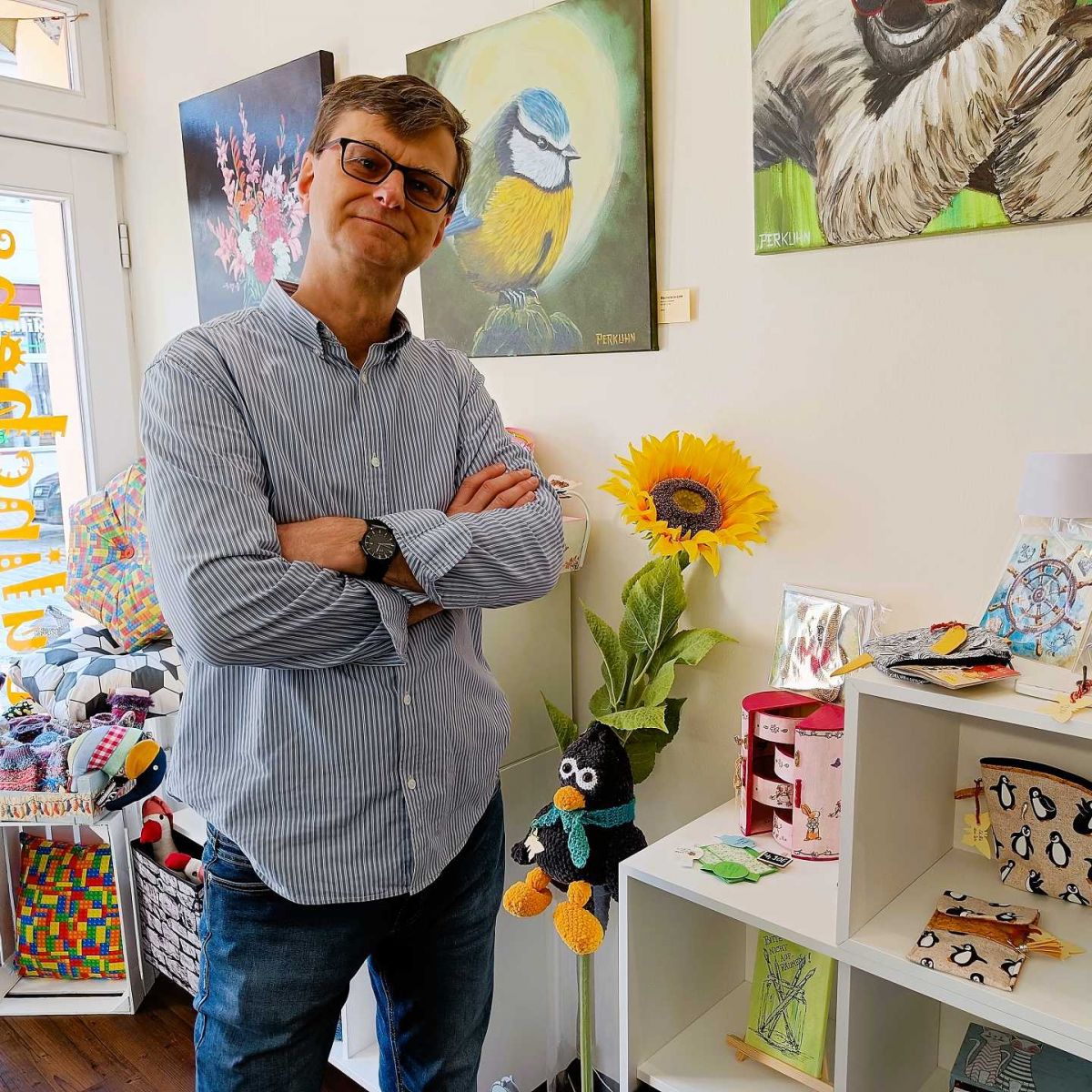 farbkräftige Motive mit Elefanten und Nilpferden