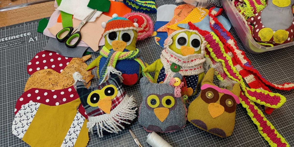 310 - Gestaltung individueller Stoff-Pinguine und -Eulen